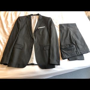 Men’s Zara gray textured suit (Jackets and pants)